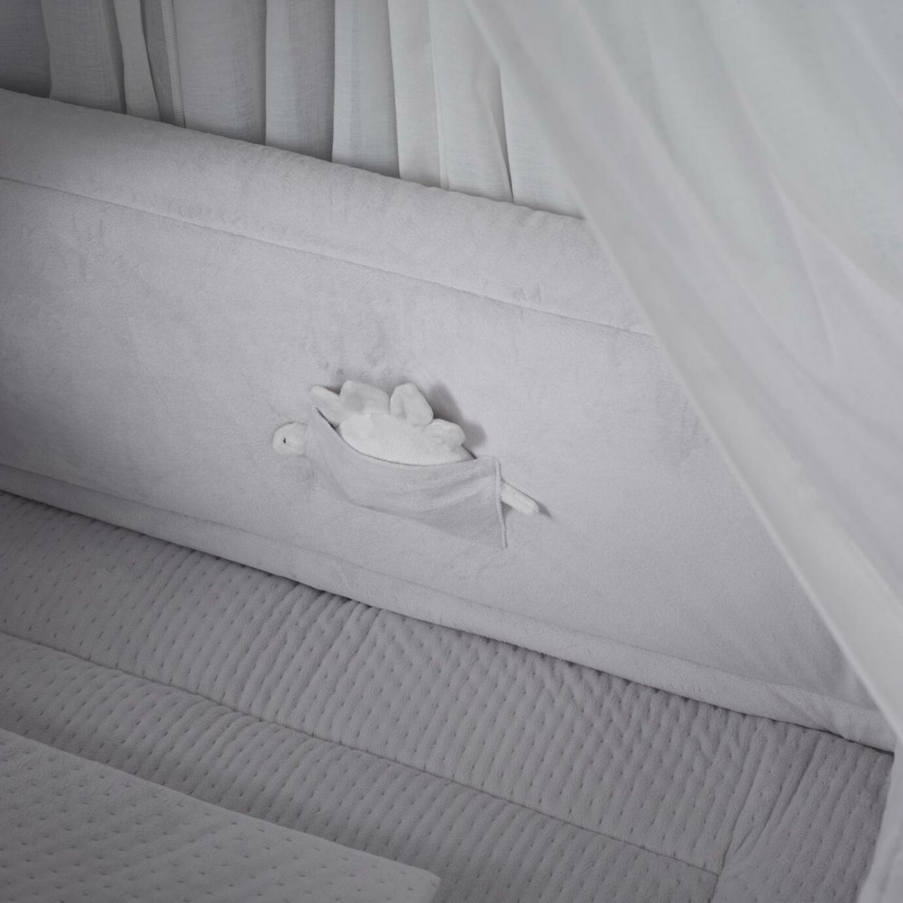 Destacada Protector de cuna reversible 157 cm.